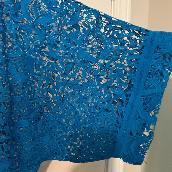 White House Black Market brilliant blue lace top size medium - Picture 2 of 7